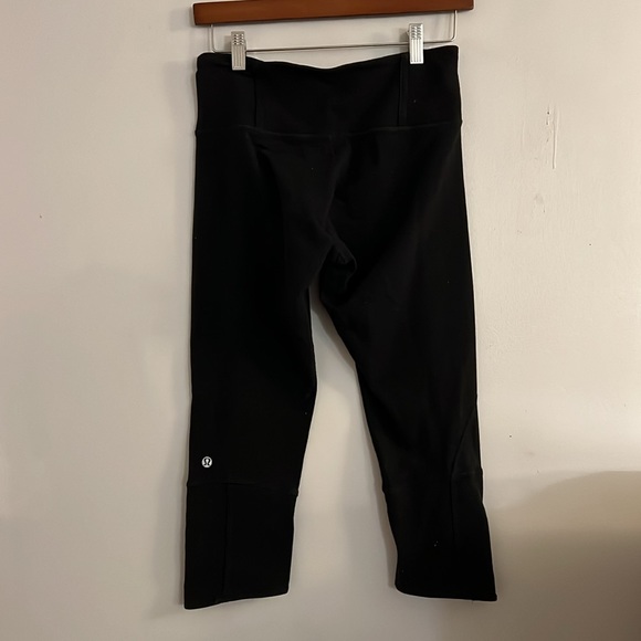 LULULEMON black crop leggings/snap design on hem - Picture 7 of 8